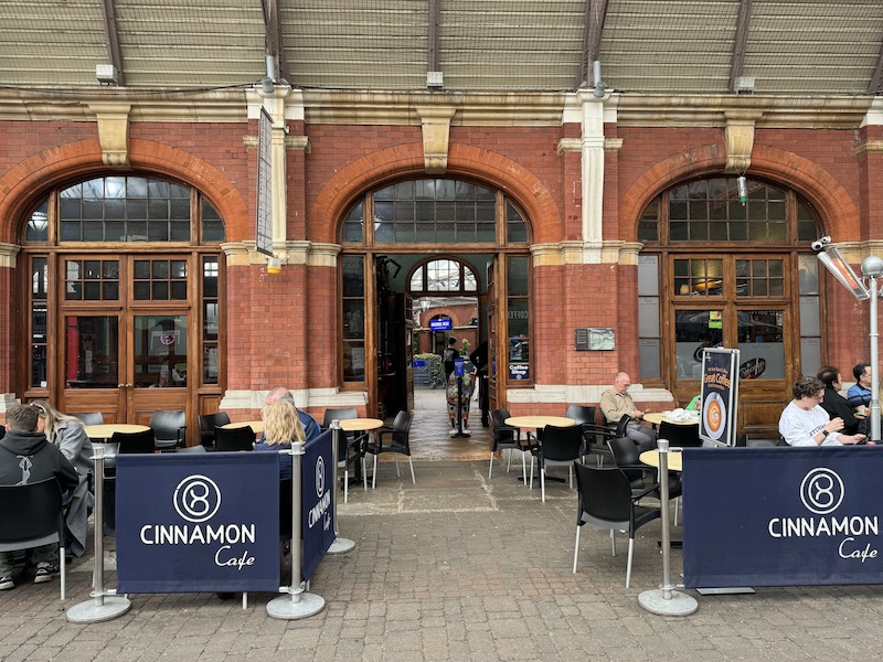 The old ticket hall in Windsor Station is now Cinnamon Coffee